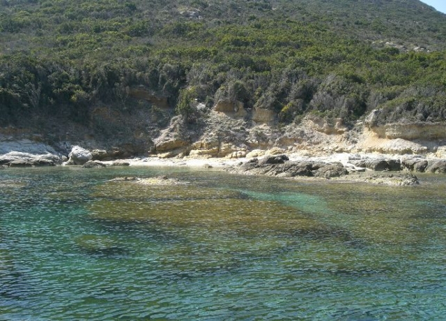  Cala salvaje en Córcega 